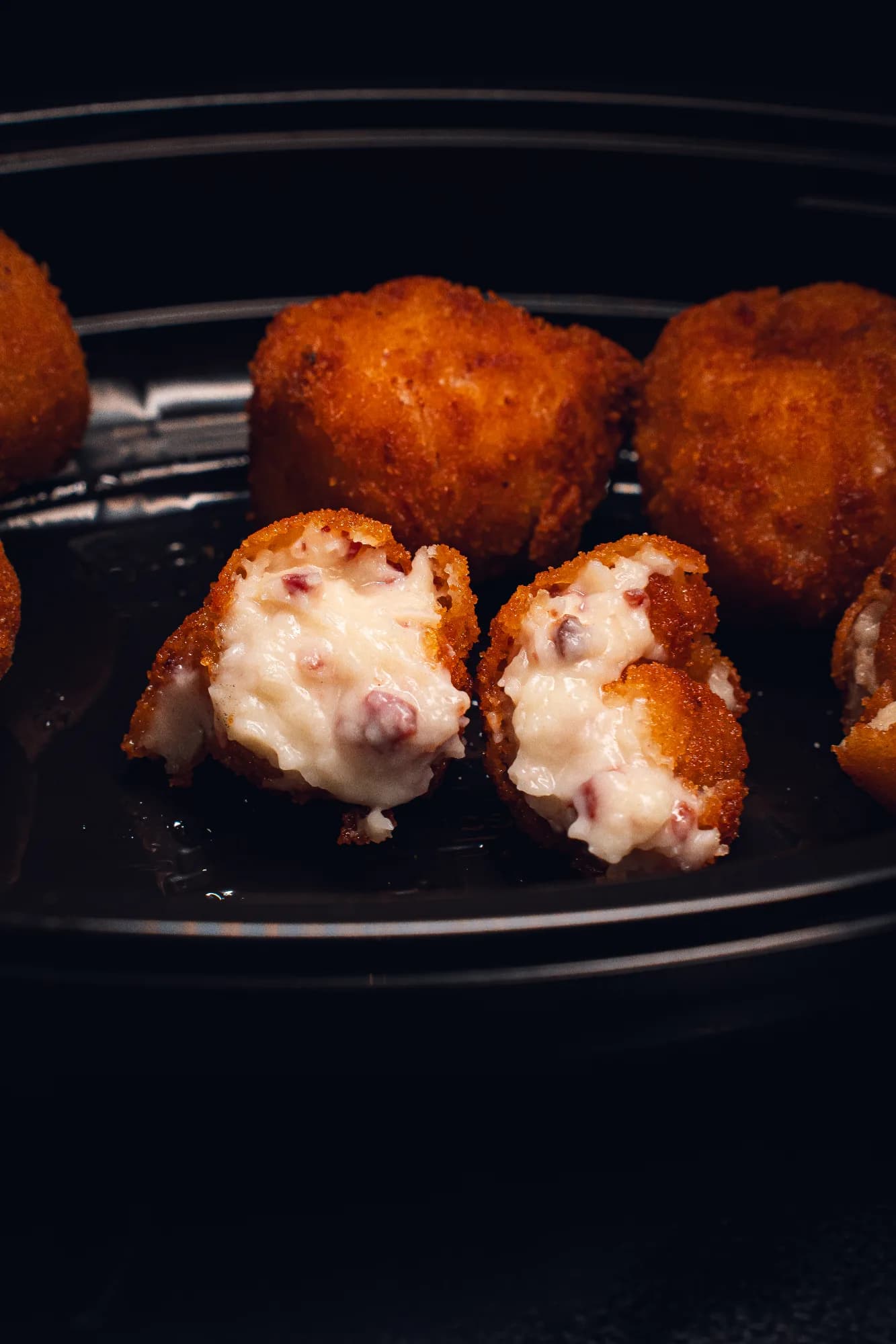 Croqueta de jamón ibérico abierta